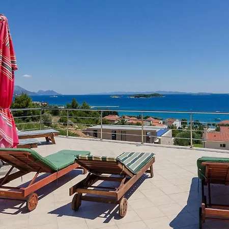 Penzion Apartments Villa Karmen