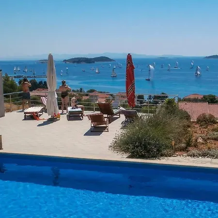 Apartments Villa Karmen Penzion