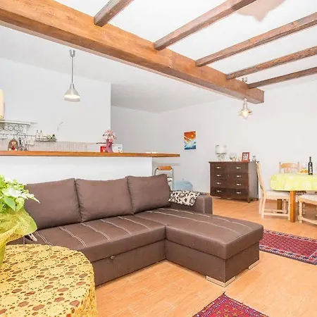 Apartments Villa Karmen Penzion 3*