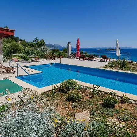 Apartments Villa Karmen Konukevi