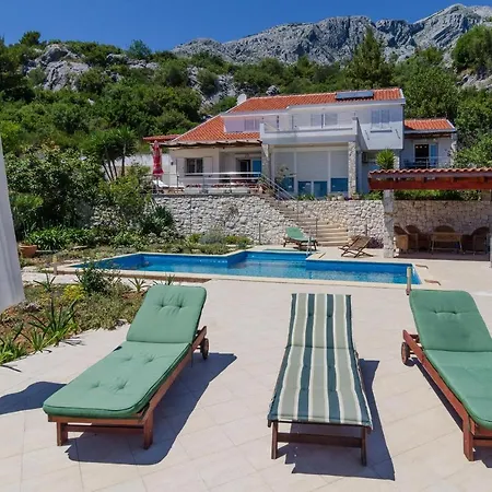 Konukevi Apartments Villa Karmen 3*