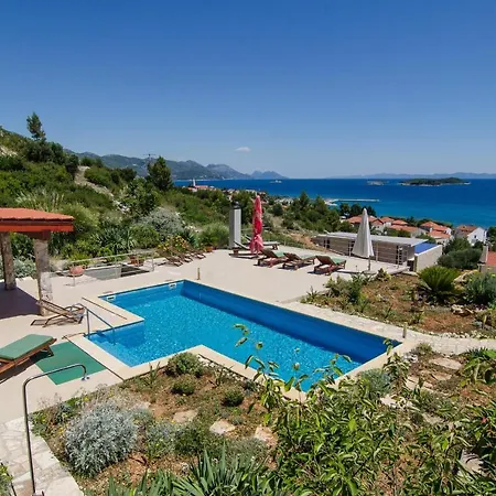 Apartments Villa Karmen オレビック
