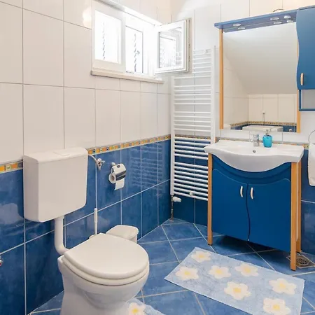Apartments Villa Karmen 3*