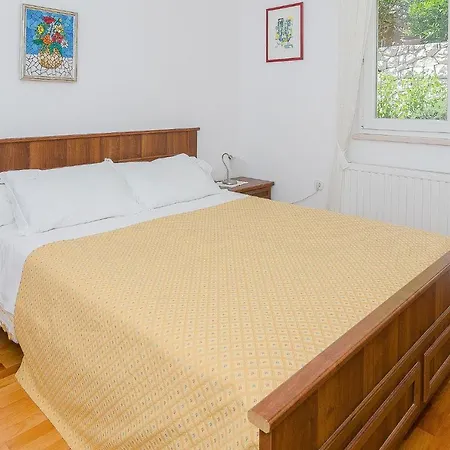 Apartments Villa Karmen 3* オレビック