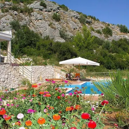 Apartments Villa Karmen Orebić