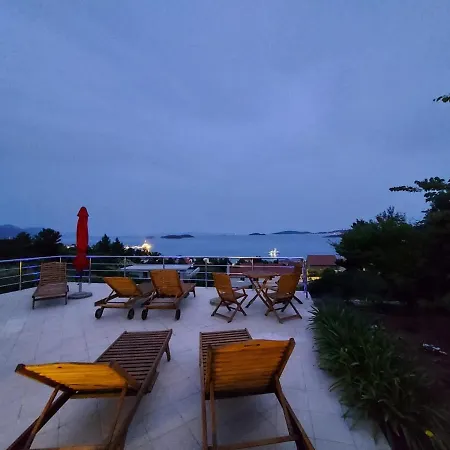 Apartments Villa Karmen ゲストハウス 3*